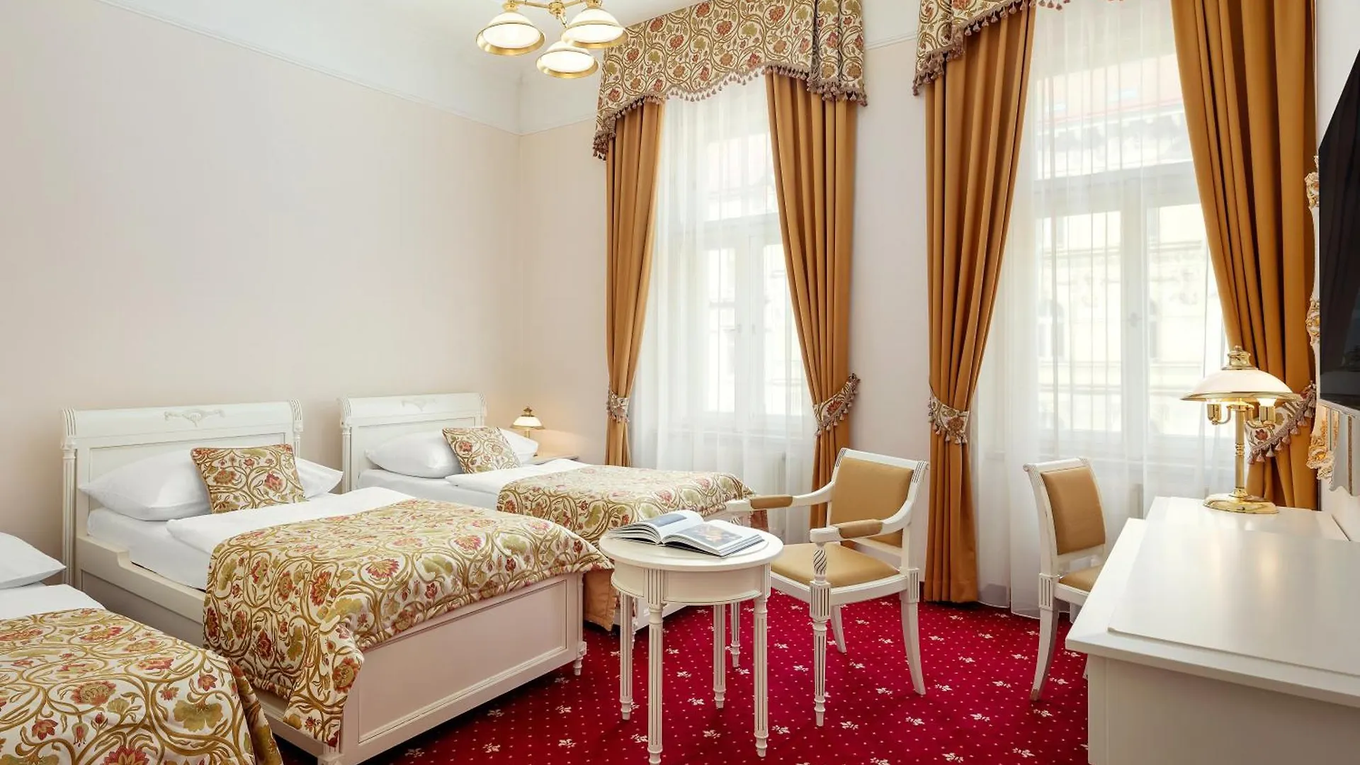 Alqush Downtown Hotel contacts