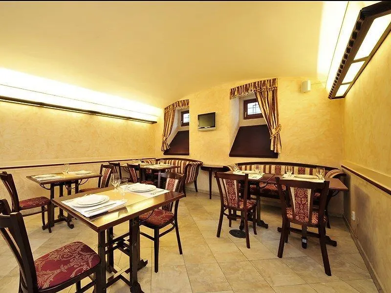Alqush Downtown Hotel Prague