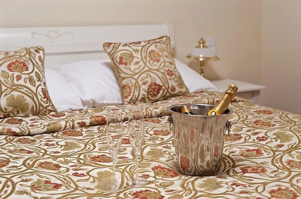 Alqush Downtown Hotel Prague